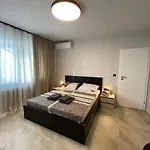 Top Central Supreme Apartment Next To Ndk
